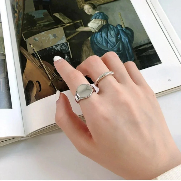 Minimalist 925 Sterling Silver Signet Ring Round Disc Ring (Gold) - Picture 5 of 9